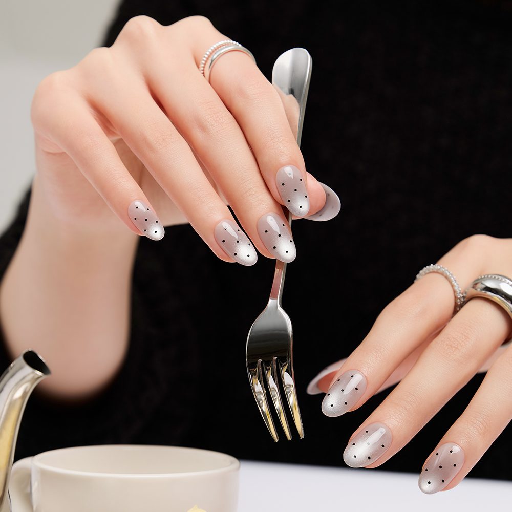 New Magic Press (Mani) - Shady Dot (Almond)